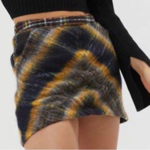 NWT UO Urban Outfitters Journey Wool Pelmet Mini Skirt In Black Multi Size S - Picture 2 of 12